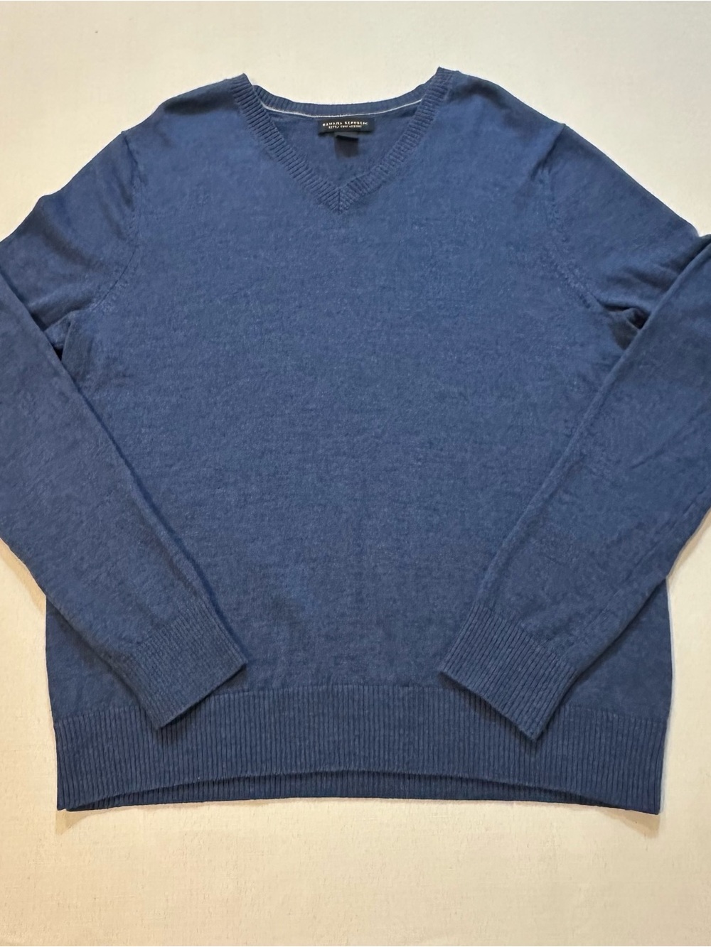 Banana Republic Merino Wool V Neck Dark Blue Sweater Large